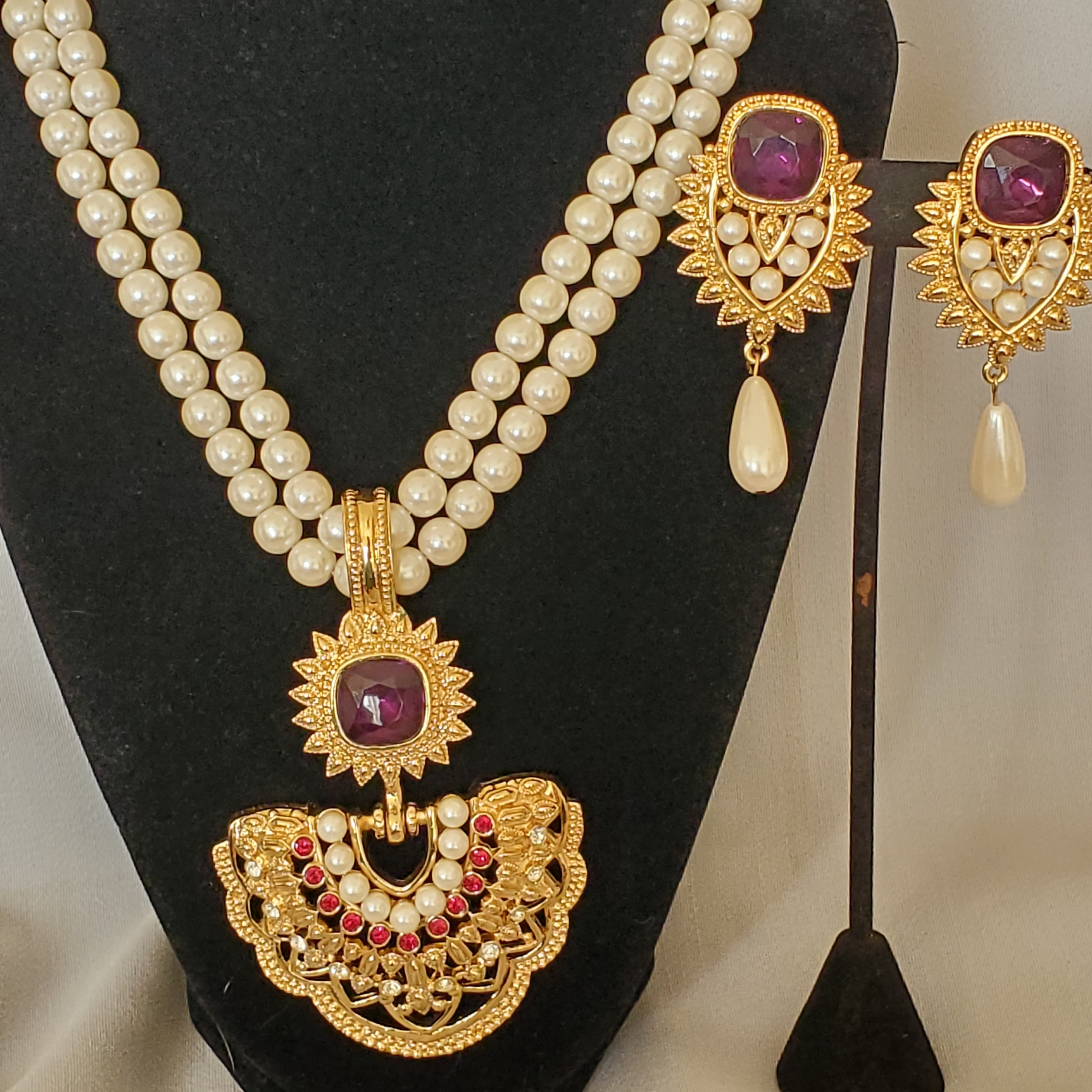 Avon Elizabeth Taylor Jewelry Set